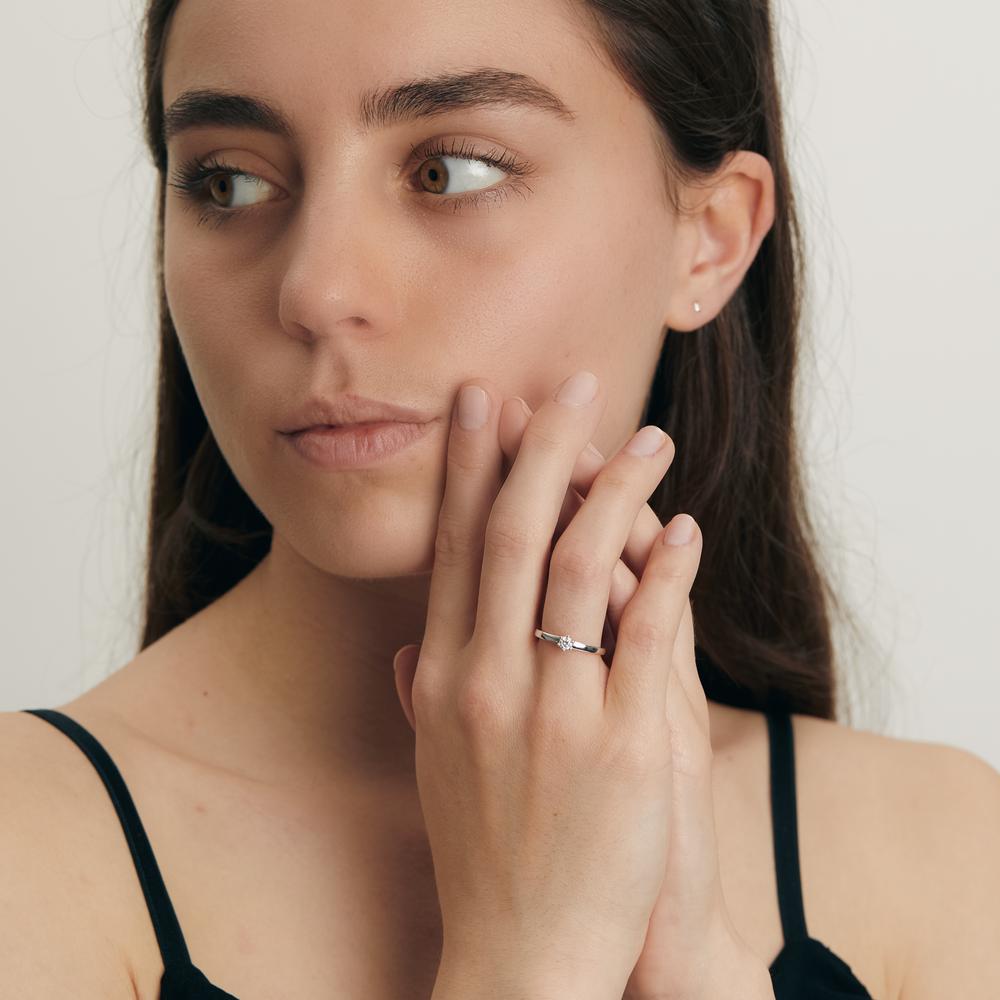 Solitär Ring 750/18 K Weissgold Diamant 0.15 ct, w-si