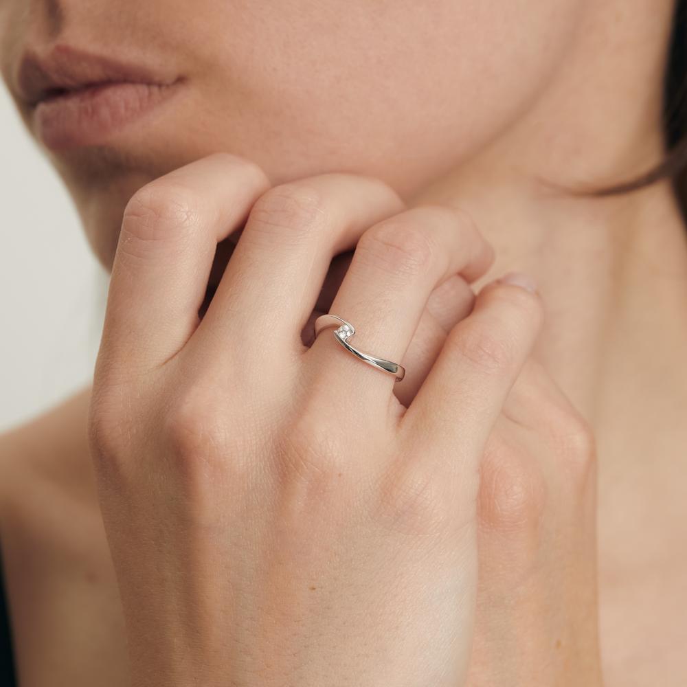 Solitär Ring 750/18 K Weissgold Diamant weiss, 0.06 ct, Brillantschliff, w-si
