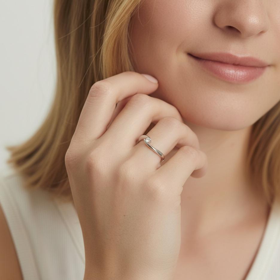 Solitär Ring 750/18 K Weissgold Diamanten weiss, 0.06 ct, Brillantschliff, w-si