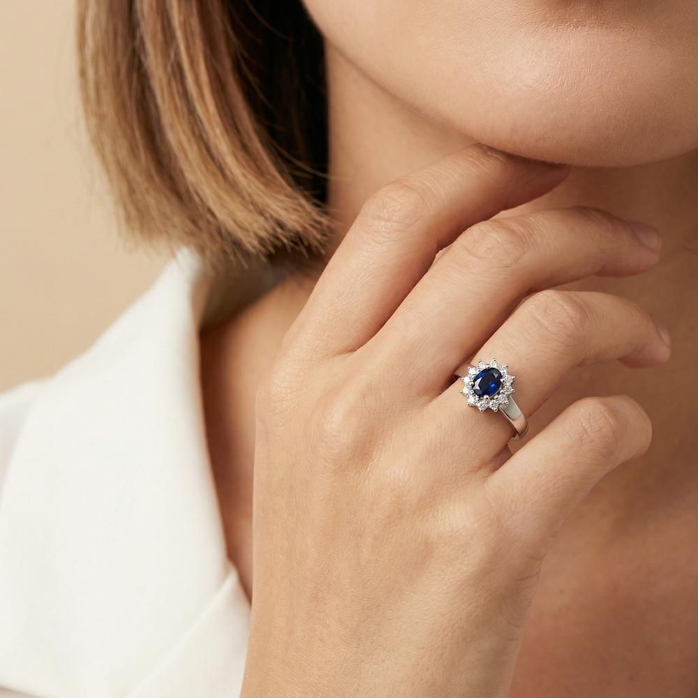 Fingerring 750/18 K Weissgold Saphir blau, oval, Diamant weiss, 0.14 ct, 10 Steine, w-si