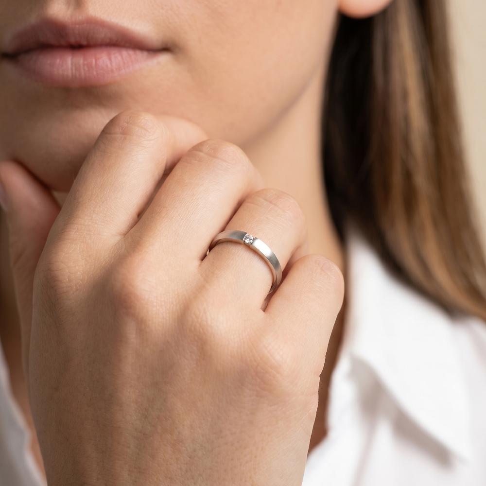 Solitär Ring 750/18 K Weissgold Diamant 0.03 ct, w-si