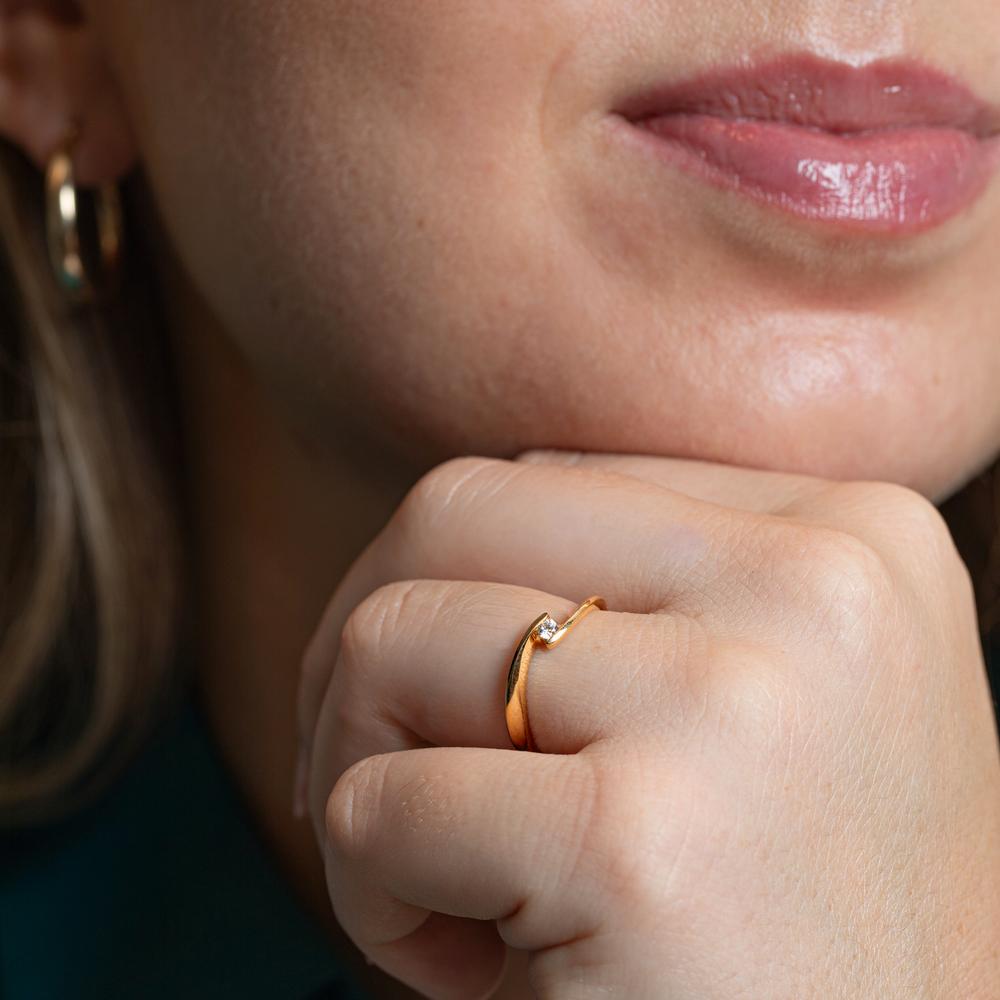 Solitär Ring 750/18 K Gelbgold Diamant 0.06 ct, w-si